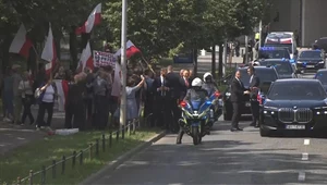 Kolumna Nawrockiego nagle stanęła. Niespodziewane zachowanie prezydenta