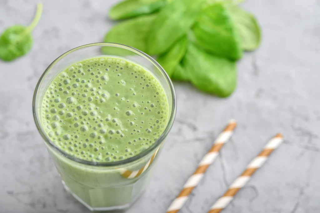 Smoothie ze szpinakiem i nektarynką pomaga spalać tłuszcz Smoothie ze szpinakiem i nektarynką pomaga spalać tłuszcz