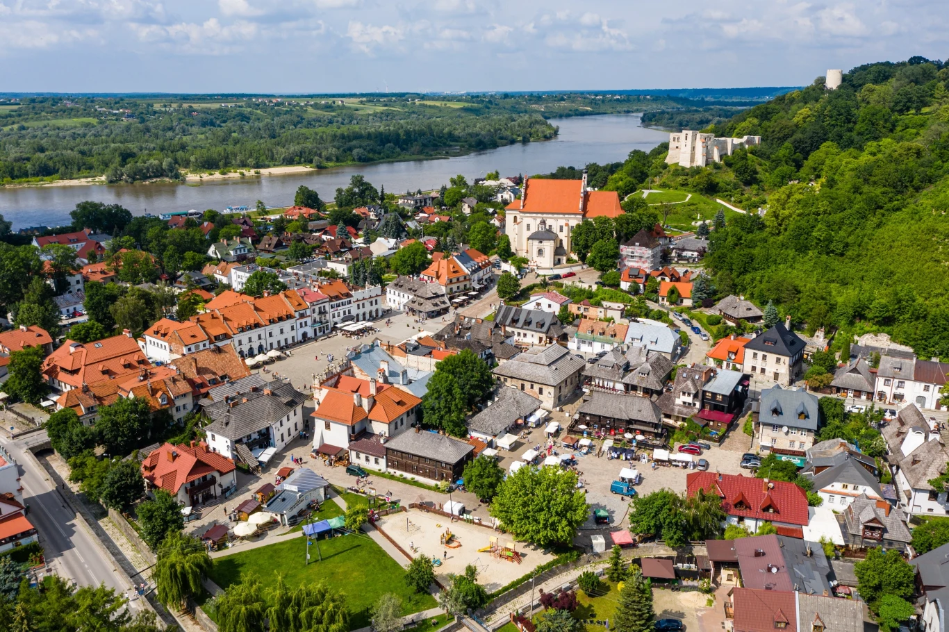 Kazimierz Dolny to urokliwe miasteczko położone nad Wisłą. W sam raz na weekendowy wypad.