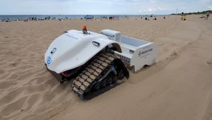Sprząta niedopałki i plastik na plaży. Pierwszy taki robot w Polsce