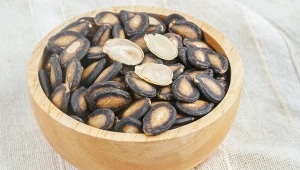 Zamiast wyrzucać, upraż. Pestki pełne antyoksydantów i minerałów