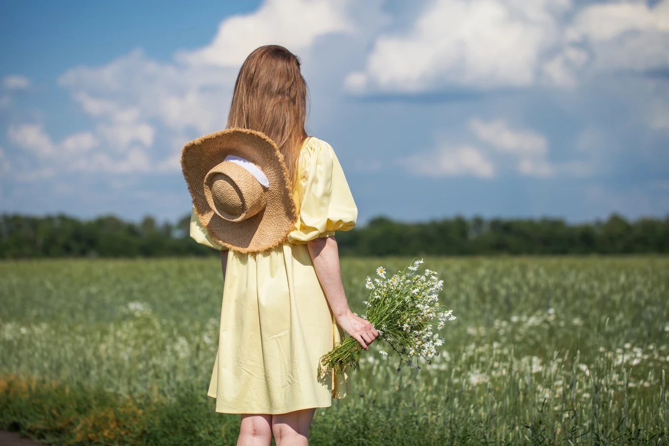 Modna sukienka w kolorze butter yellow