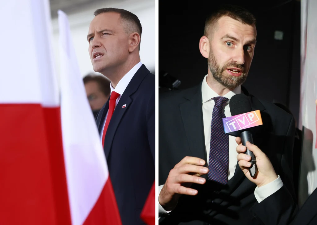 Po lewej stronie mężczyzna w garniturze na tle polskiej flagi, po prawej mężczyzna w garniturze udzielający wywiadu mikrofonowi oznaczonemu logiem TVP.