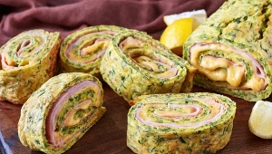 Smakowita rolada z cukinii świetnie sprawdzi się na przekąskę 