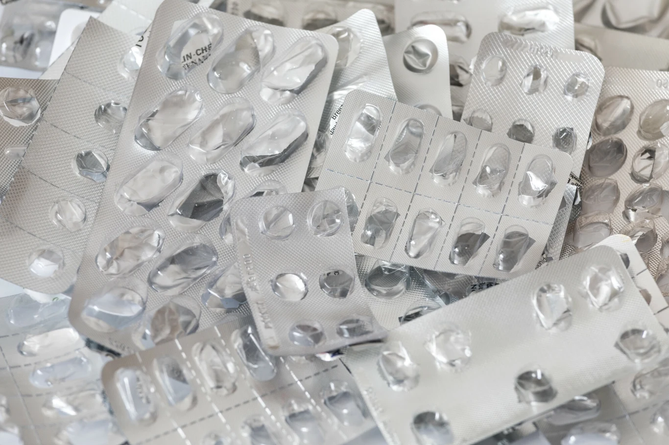 Puste blistry po lekach należy wyrzucać do kosza na odpady zmieszane. Puste blistry po lekach należy wyrzucać do kosza na odpady zmieszane.