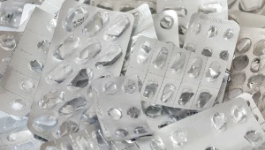 Puste blistry po lekach należy wyrzucać do kosza na odpady zmieszane.