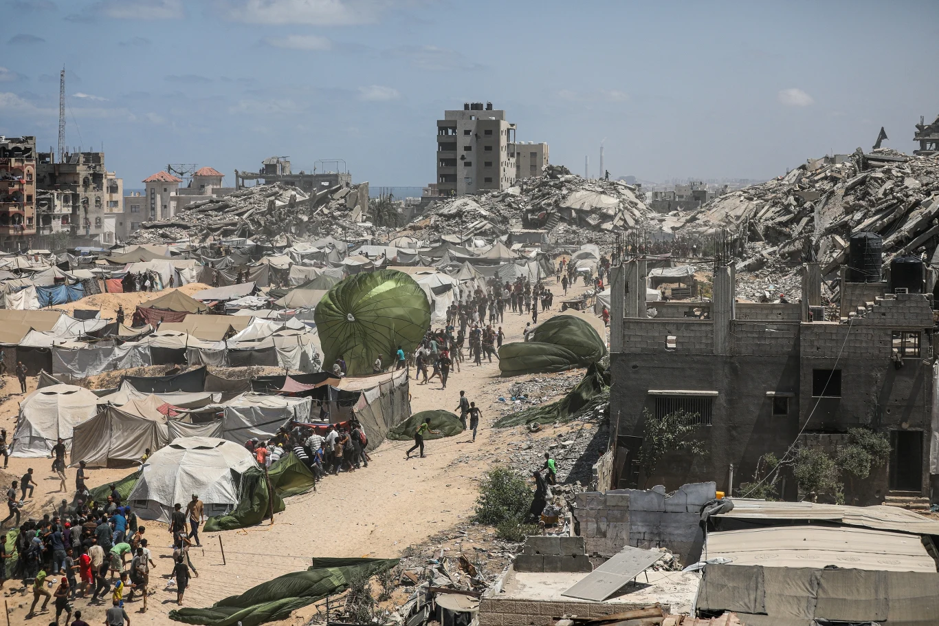 Strefa Gazy. Zrzuty pomocy humanitarnej dla Palestyńczyków Strefa Gazy. Zrzuty pomocy humanitarnej dla Palestyńczyków