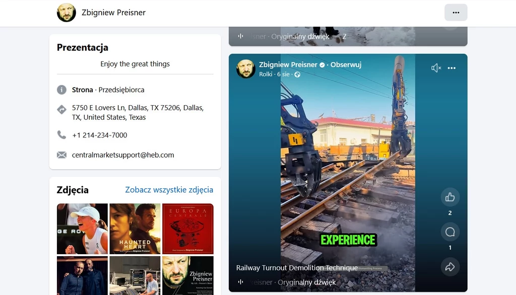 Ciężki sprzęt budowlany rozbiera elementy torowiska kolejowego, wokół widoczne są fragmenty torów i zabudowania przemysłowe w tle.