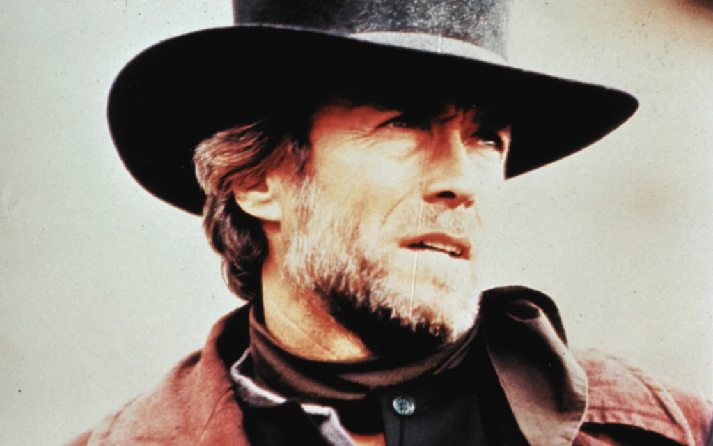 Clint Eastwood to ikona westernu. Kadr z filmu "Niesamowity jeździec" z 1985 roku