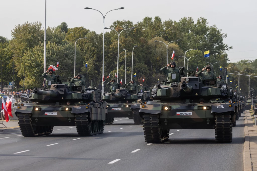 Wojska pancerne Polski przechodzą wielką metamorfozę. Przedstawiamy jakie gdzie stacjonują nasze czołgi, ile z nich oddaliśmy Ukrainie i jakie maszyny otrzymujemy Wojska pancerne Polski przechodzą wielką metamorfozę. Przedstawiamy jakie gdzie stacjonują nasze czołgi, ile z nich oddaliśmy Ukrainie i jakie maszyny otrzymujemy