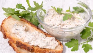 ​"Krnąbrna" pasta rodem z PRL-u, czyli o co chodzi z awanturką 
