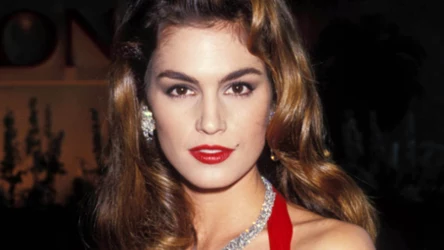 Kariera Cindy Crawford zaczęła się od przypadkowego zdjęcia w polu kukurydzy. Nie każdy wie, że była żoną znanego aktora