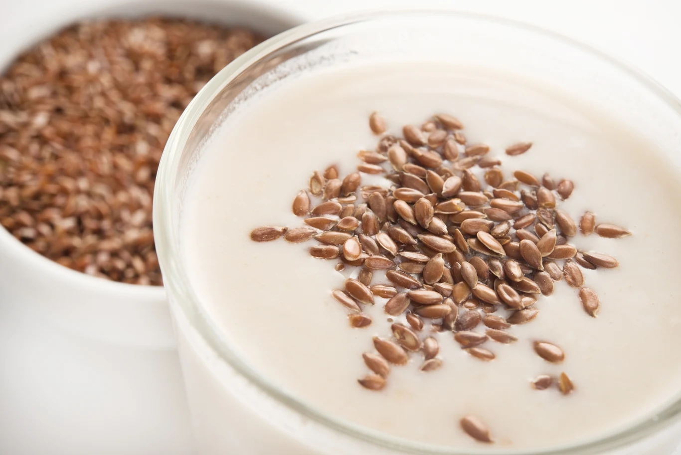 Połączenie kefiru i siemienia lnianego przyniesie dla organizmu wiele korzyści. Poznaj najważniejsze z nich. Połączenie kefiru i siemienia lnianego przyniesie dla organizmu wiele korzyści. Poznaj najważniejsze z nich.
