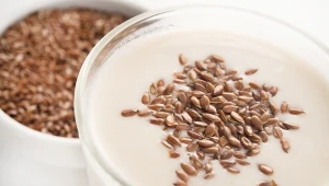 Zmieszaj te 2 składniki i pij regularnie. Twoje jelita będą ci wdzięczne