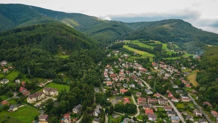 Ustroń to uzdrowisko malowniczo położone w Beskidzie Śląskim. Jakie atrakcje oferuje?