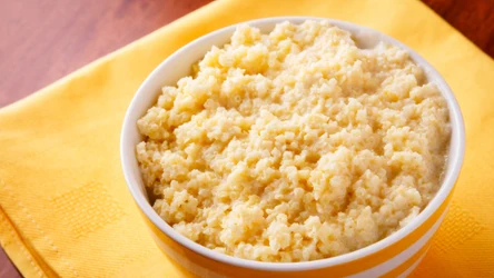 Przed gotowaniem kaszę jaglaną należy przepłukać