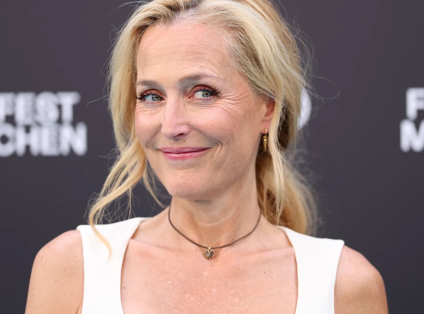 Gillian Anderson