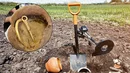 Złota ozdoba sprzed ok. 2 tys. lat skrywała się w jednym z garnków odkopanych w okolicach Kalisza przez Stowarzyszenie Poszukiwaczy Śladów Historii "Denar".