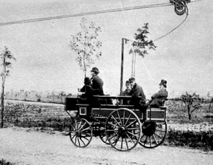 Elektromote, pierwowzór trolejbusu, podczas jednego z kursów na przedmieściach Berlina Elektromote, pierwowzór trolejbusu, podczas jednego z kursów na przedmieściach Berlina