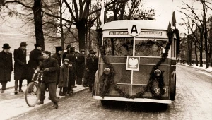 1946 rok – powojenne otwarcie linii trolejbusowej w Warszawie na trasie Plac Unii Lubelskiej – Trębacka