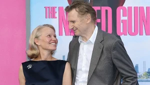 Pamela Anderson i Liam Neeson