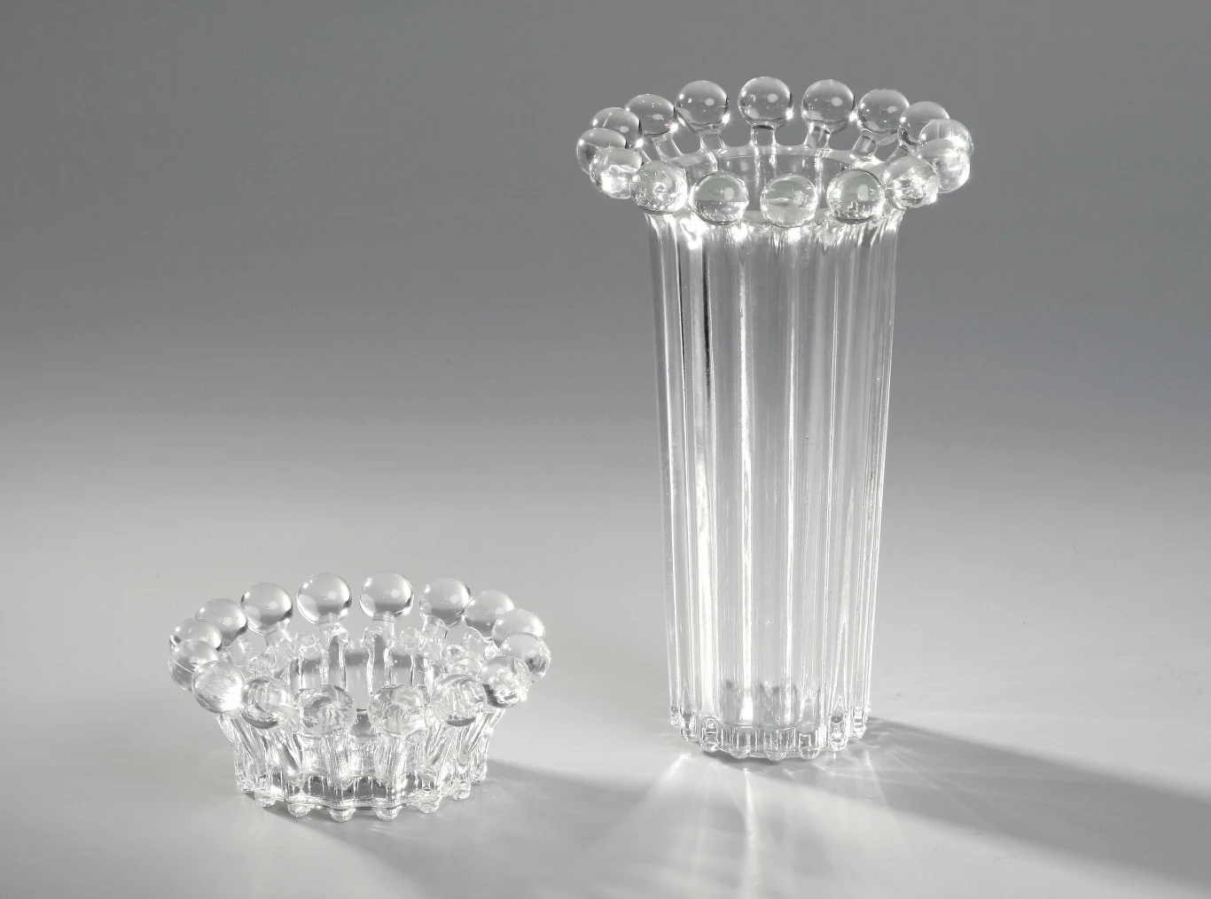 Wazon i świecznik z serii "Radiant" - projekt Jan Sylwester Drost. 