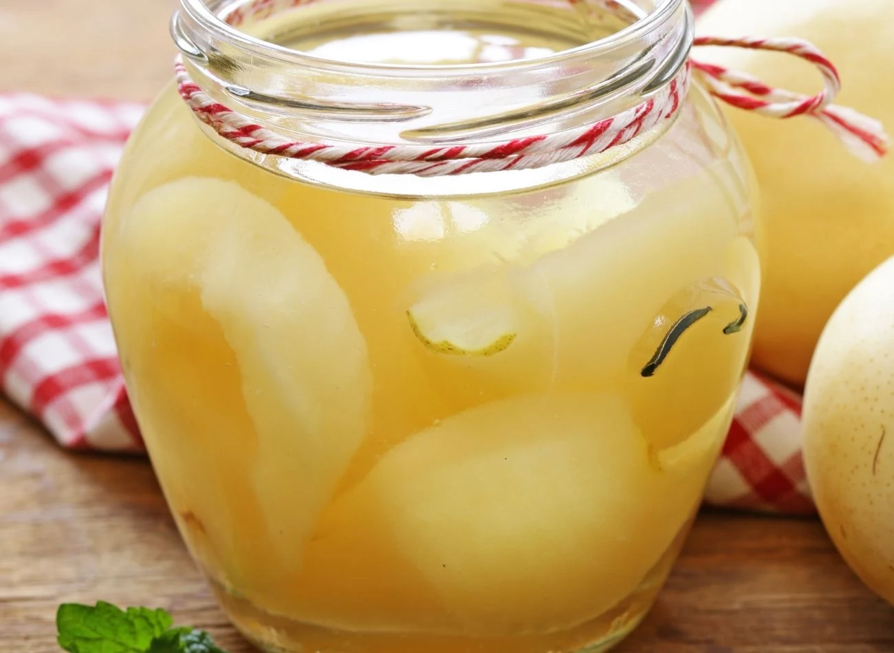 Zamiast z cebuli, zrób zapas syropu na kaszel z tych letnio-jesiennych owoców. Zamiast z cebuli, zrób zapas syropu na kaszel z tych letnio-jesiennych owoców.