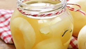 Nie z cebuli, nie z imbiru. Z tych owoców zrobisz najlepszy syrop na kaszel