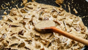 Sarniak świerkowy, zwany krowią mordą, wyróżnia się korzennym aromatem