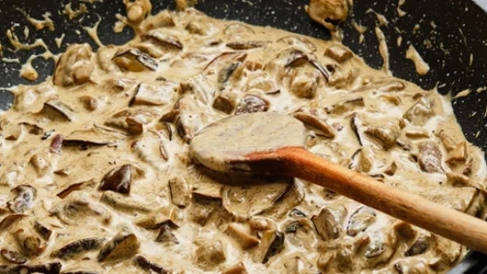 Sarniak świerkowy, zwany krowią mordą, wyróżnia się korzennym aromatem