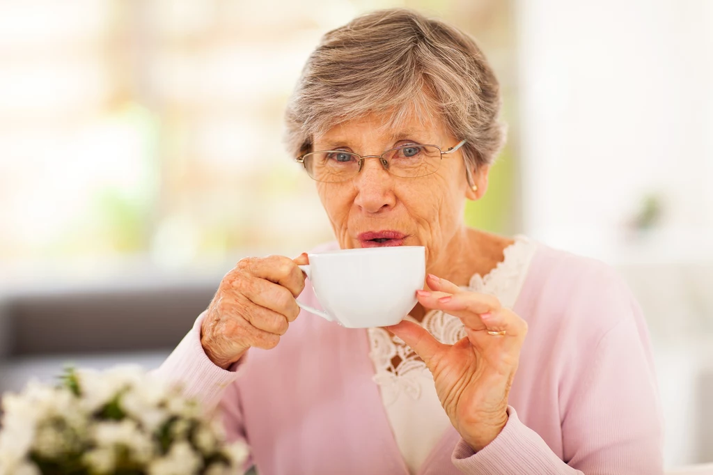 Matcha dla seniorów? Oczywiście! Jej właściwości cię zaskoczą