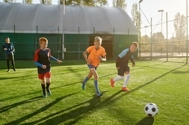 Jak dobrać buty do uprawiania sportu, które wyglądają stylowo? Poradnik dla małych i dużych