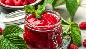 Dżem z malin to smak lata zamknięty w słoiczku 