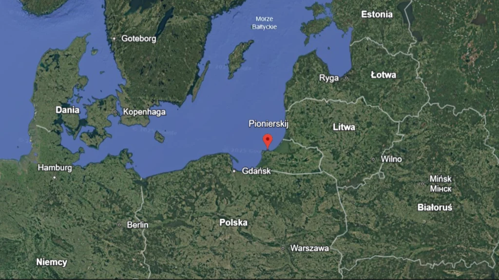 Mapa Europy Środkowej i Wschodniej z zaznaczonym punktem przy polskim wybrzeżu Morza Bałtyckiego w rejonie Gdańska, oznaczone nazwami państw oraz większych miast.