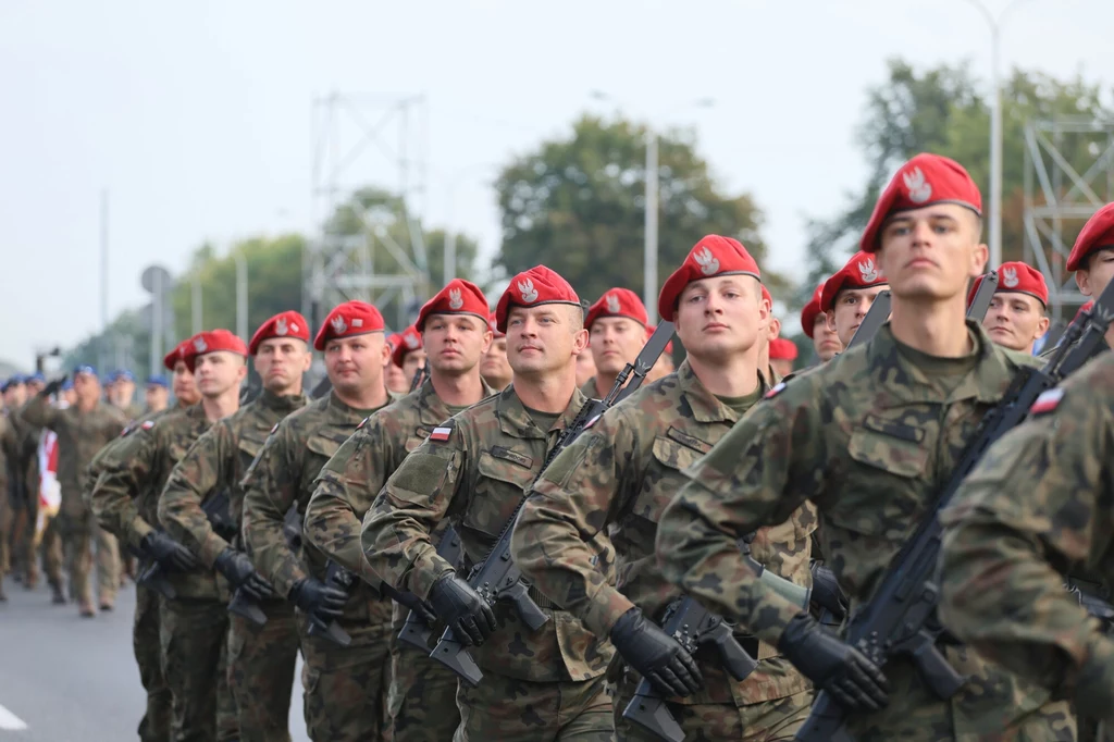 Wojna w Polsce to możliwy scenariusz. Ministerstwo Obrony Narodowej wyśle poradnik wszystkim Polakom
