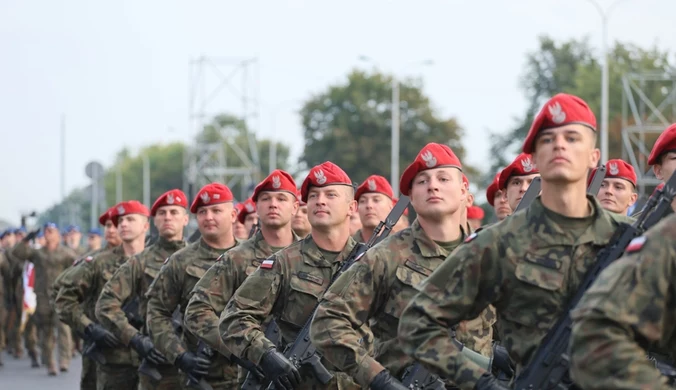 Wojna w Polsce to możliwy scenariusz. Ministerstwo Obrony Narodowej wyśle poradnik wszystkim Polakom