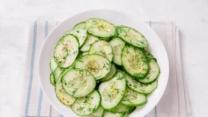 Mizeria bez śmietany? Teściowa zastępuje ją tym dodatkiem i jest naprawdę dobra 