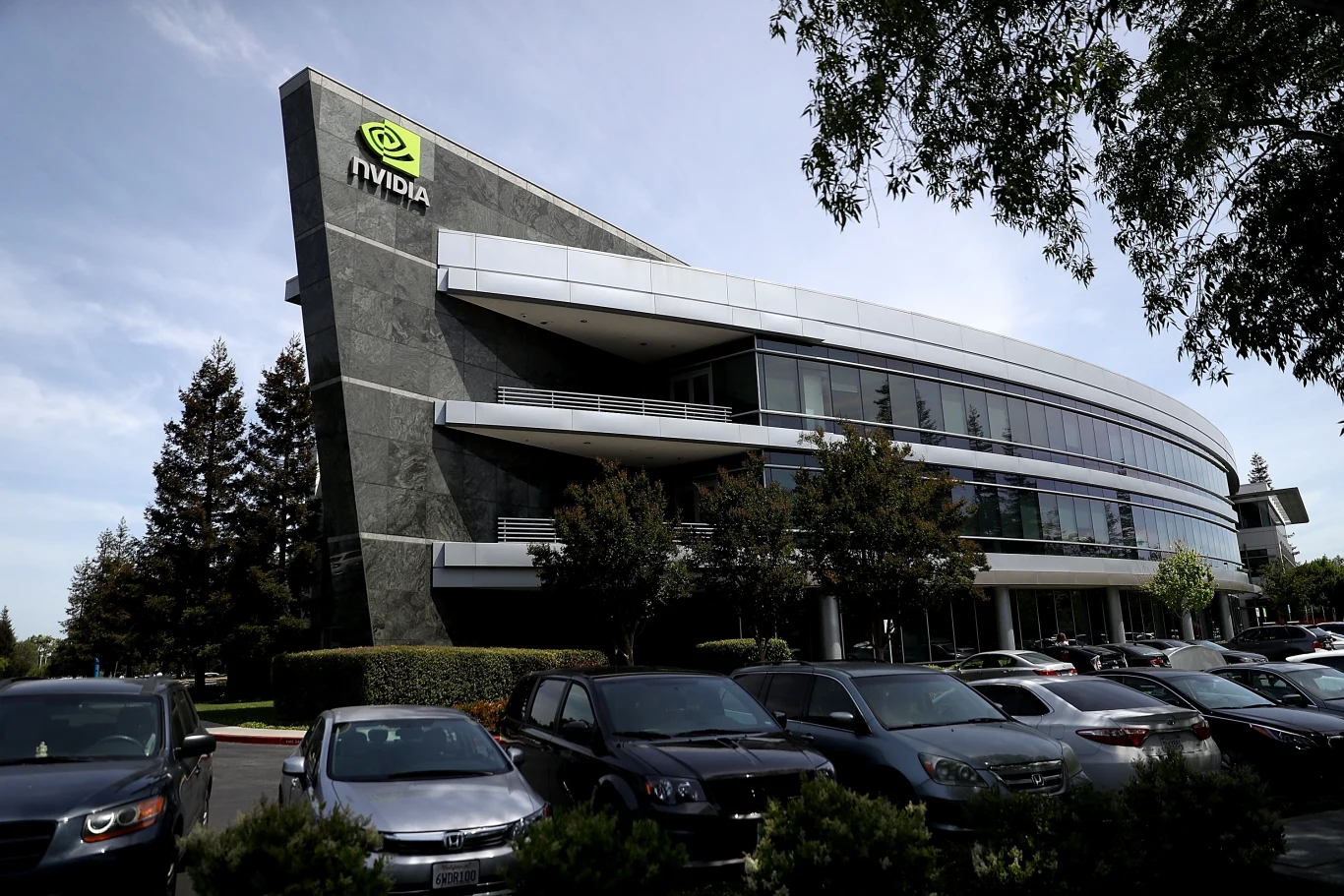 Bloomberg: Władze Chin naciskają na firmy, aby nie używały chipów Nvidia H20 Bloomberg: Władze Chin naciskają na firmy, aby nie używały chipów Nvidia H20