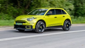 Abarth 600e jest rekordowo mocny, ale nie sprawdzaj tego, bo stanie po 200 km