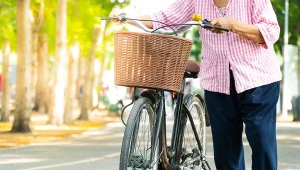 Jazda na rowerze wpływa na kondycję mózgu. Hamuje też rozwój chorób