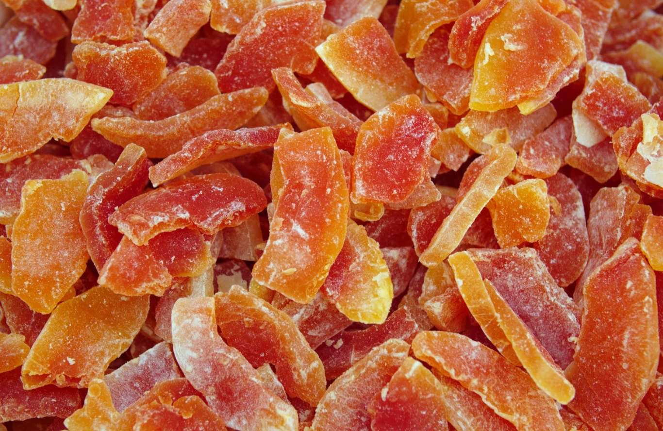 Suszona papaja ma mnóstwo wartości odżywczych, warto jednak wybierać tę naturalną, bez dodanego cukru Suszona papaja ma mnóstwo wartości odżywczych, warto jednak wybierać tę naturalną, bez dodanego cukru