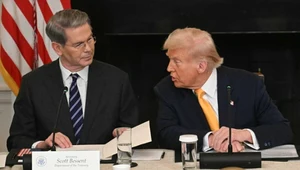 Scott Bessent powiadomił, że USA rozważać będą zmniejszenie ceł nałożonych na chińskie towary, jeśli przez dłuższy okres będą obserwować postęp w sprawie napływu do kraju fentanylu