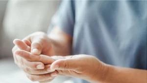 Nadmierna potliwość może być objawem m.in. problemów z tarczycą 