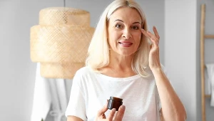 Chcesz jędrnej i promiennej skóry? Wypróbuj retinol 