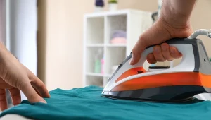 Wlej kilka kropel do żelazka. Twoje ubrania będą gładkie jak jedwab