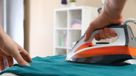 Wlej kilka kropel tego soku do żelazka. Prasowanie ubrań będzie o wiele łatwiejsze