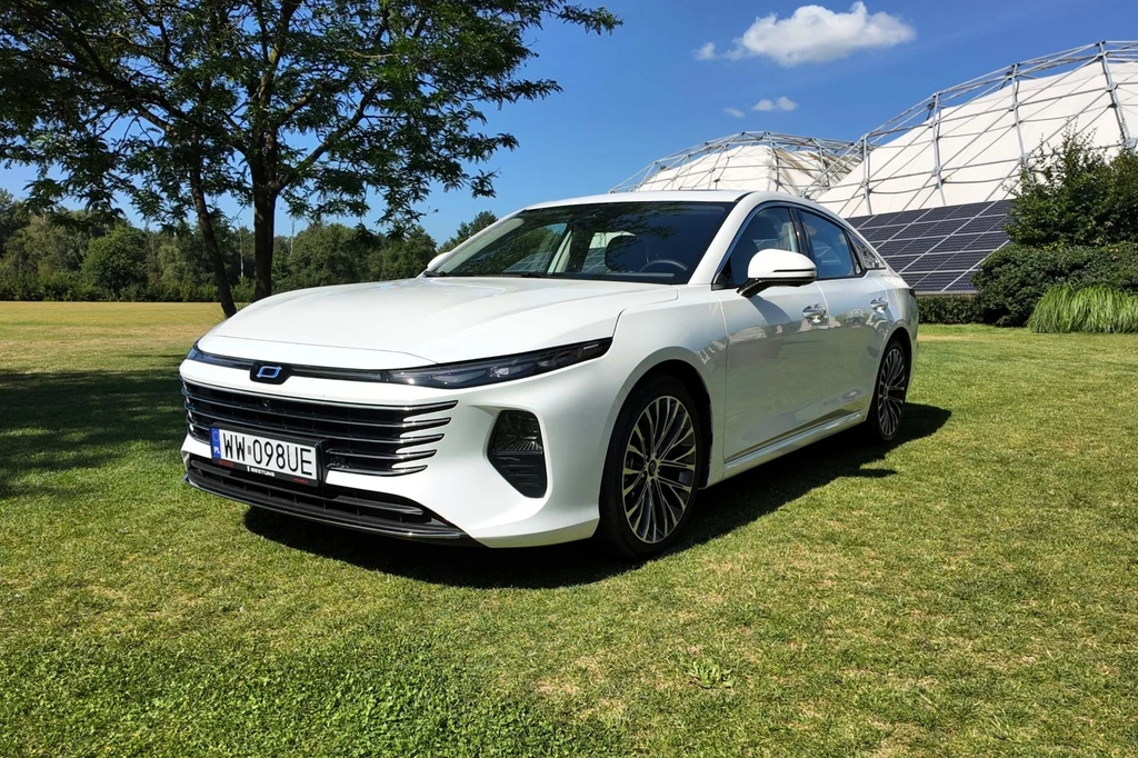 Bestune B70 to chiński rywal Skody Superb i Toyoty Camry. Czy ma jakieś atuty?