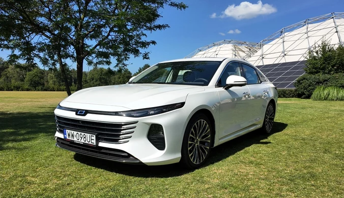Bestune B70 to chiński rywal Skody Superb i Toyoty Camry. Czy ma jakieś atuty?