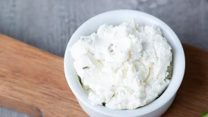 Serek dla seniora i osób na diecie. Wzmacnia kości, mięśnie i odporność