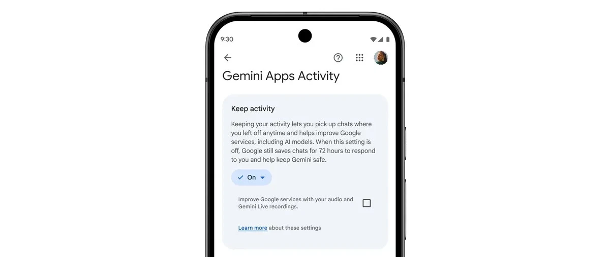 Ekran smartfona z otwartą aplikacją Gemini Apps Activity, widoczne ustawienia dotyczące przechowywania aktywności użytkownika oraz możliwość włączenia lub wyłączenia tej opcji, u góry godzina 9:30 i widoczne inne ikony systemowe.
